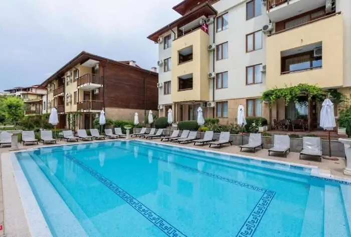 Garden Of Eden Apartment *