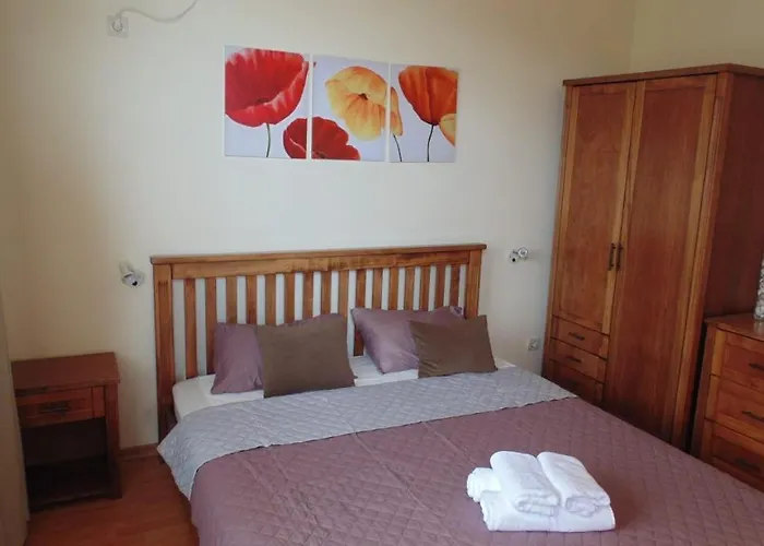 Garden Of Eden Apartment *